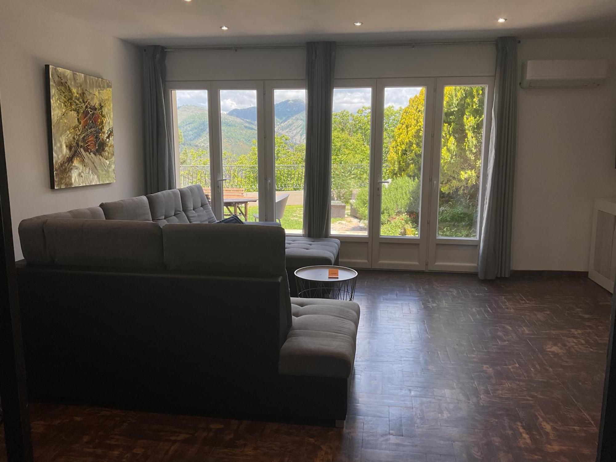 Domaine Le Rocher D Argent Avec Piscine Exterieur ,jacuzzi Interieur Et Salle De Jeux Apartment Berre-les-Alpes