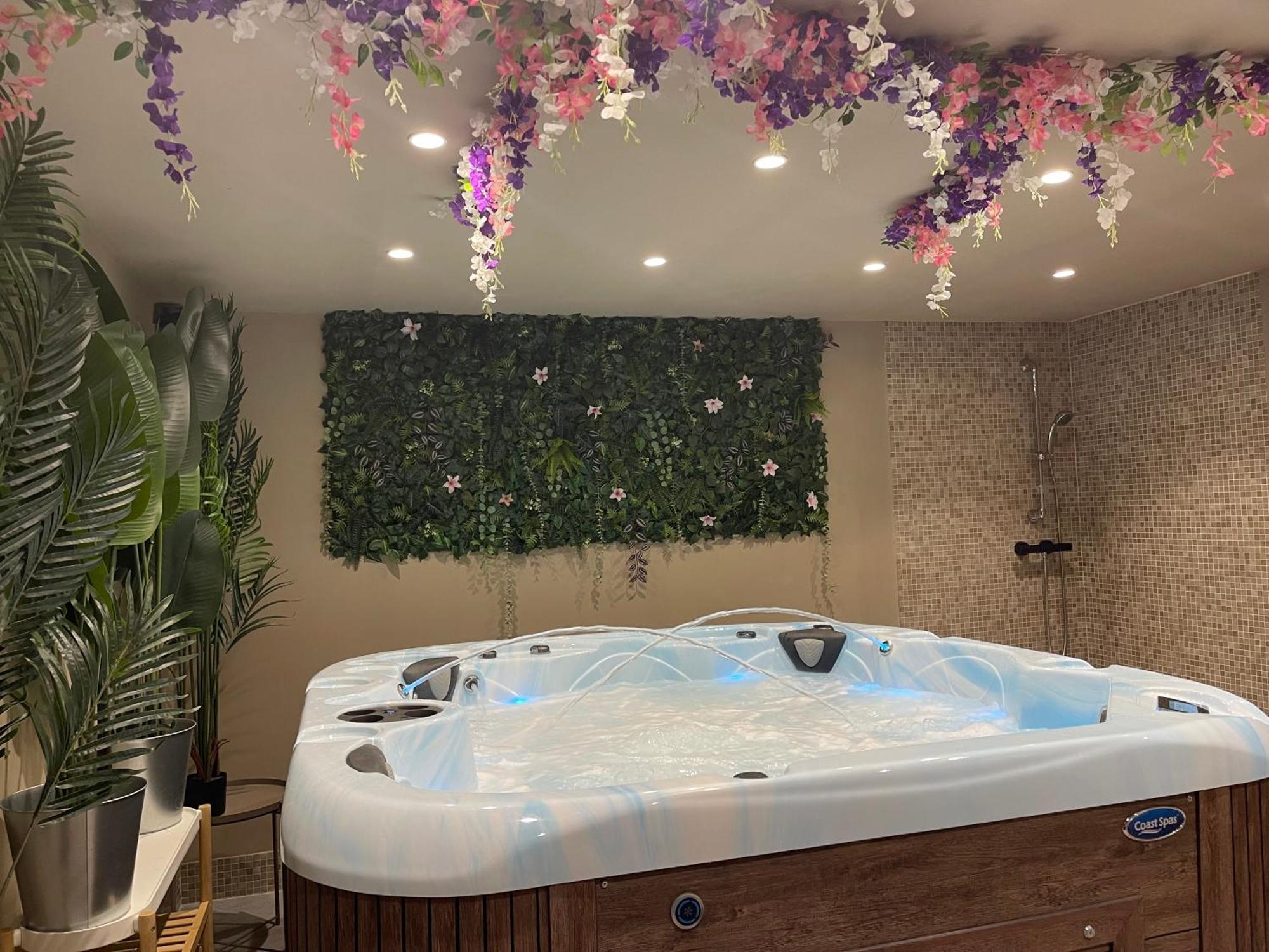 Domaine Le Rocher D Argent Avec Piscine Exterieur ,jacuzzi Interieur Et Salle De Jeux Apartment Berre-les-Alpes